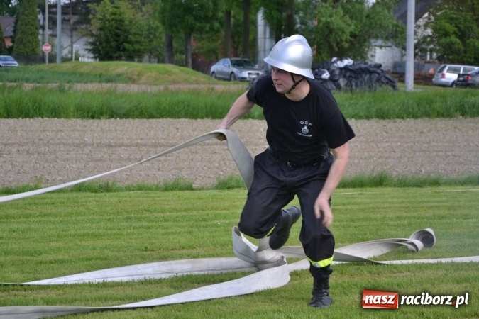 Zdjęcie w galerii na portalu naszraciborz.pl: Strażacy z Roszkowa z nowym rekordem na zawodach w Rudyszwałdzie wiadomości z regionu