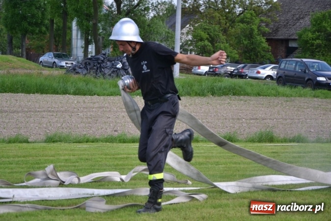 Zdjęcie w galerii na portalu naszraciborz.pl: Strażacy z Roszkowa z nowym rekordem na zawodach w Rudyszwałdzie wiadomości z regionu