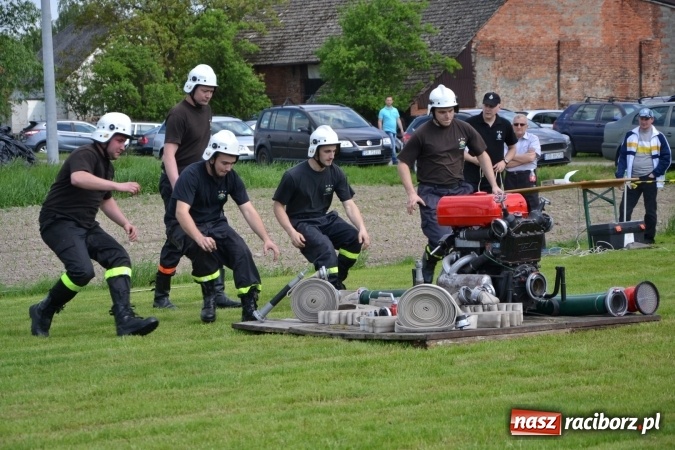 Zdjęcie w galerii na portalu naszraciborz.pl: Strażacy z Roszkowa z nowym rekordem na zawodach w Rudyszwałdzie wiadomości z regionu