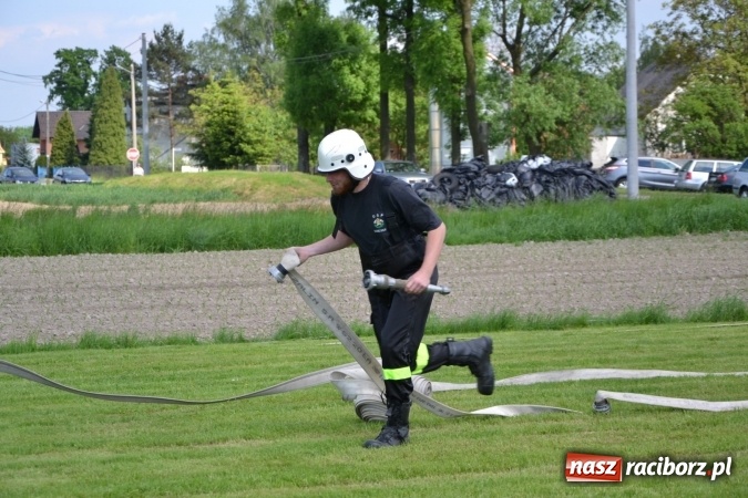 Zdjęcie w galerii na portalu naszraciborz.pl: Strażacy z Roszkowa z nowym rekordem na zawodach w Rudyszwałdzie wiadomości z regionu