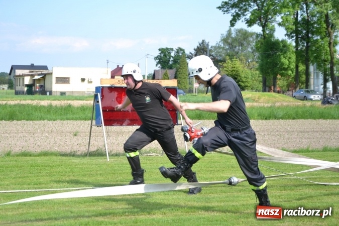 Zdjęcie w galerii na portalu naszraciborz.pl: Strażacy z Roszkowa z nowym rekordem na zawodach w Rudyszwałdzie wiadomości z regionu