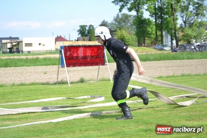 Zdjęcie w galerii na portalu naszraciborz.pl: Strażacy z Roszkowa z nowym rekordem na zawodach w Rudyszwałdzie wiadomości z regionu