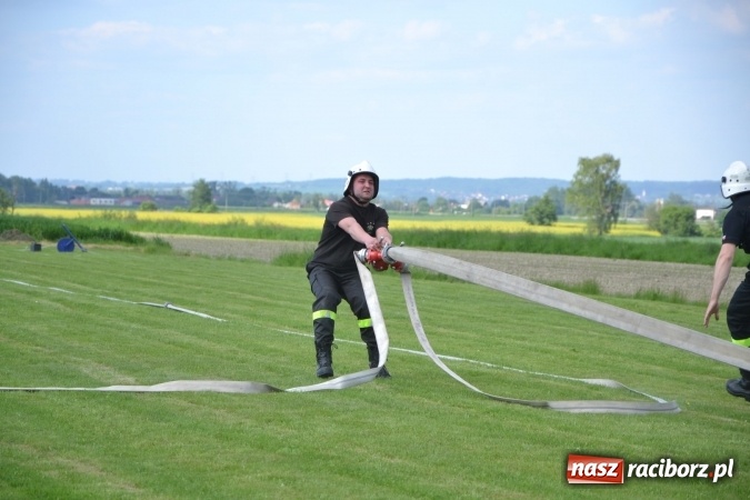 Zdjęcie w galerii na portalu naszraciborz.pl: Strażacy z Roszkowa z nowym rekordem na zawodach w Rudyszwałdzie wiadomości z regionu