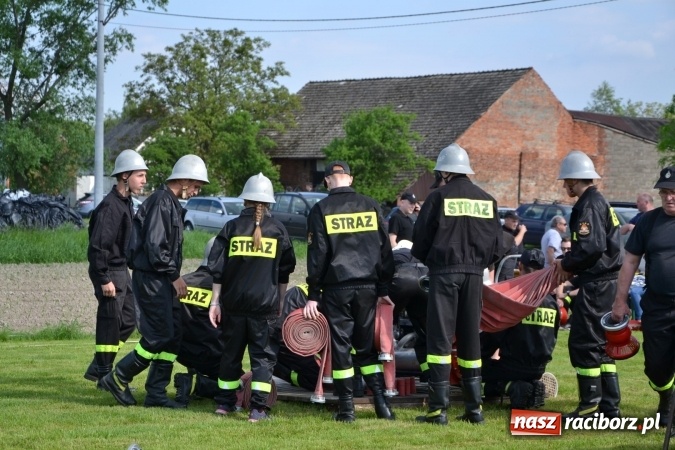 Zdjęcie w galerii na portalu naszraciborz.pl: Strażacy z Roszkowa z nowym rekordem na zawodach w Rudyszwałdzie wiadomości z regionu
