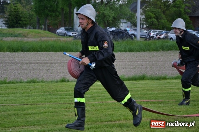 Zdjęcie w galerii na portalu naszraciborz.pl: Strażacy z Roszkowa z nowym rekordem na zawodach w Rudyszwałdzie wiadomości z regionu