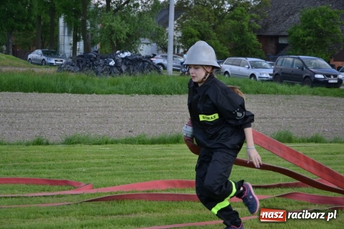 Zdjęcie w galerii na portalu naszraciborz.pl: Strażacy z Roszkowa z nowym rekordem na zawodach w Rudyszwałdzie wiadomości z regionu