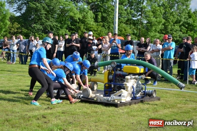 Zdjęcie w galerii na portalu naszraciborz.pl: Strażacy z Roszkowa z nowym rekordem na zawodach w Rudyszwałdzie wiadomości z regionu