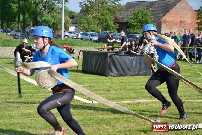 Zdjęcie w galerii na portalu naszraciborz.pl: Strażacy z Roszkowa z nowym rekordem na zawodach w Rudyszwałdzie wiadomości z regionu