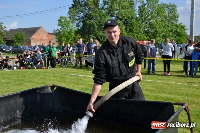 Zdjęcie w galerii na portalu naszraciborz.pl: Strażacy z Roszkowa z nowym rekordem na zawodach w Rudyszwałdzie wiadomości z regionu