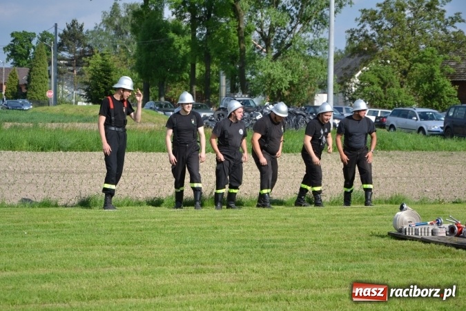 Zdjęcie w galerii na portalu naszraciborz.pl: Strażacy z Roszkowa z nowym rekordem na zawodach w Rudyszwałdzie wiadomości z regionu