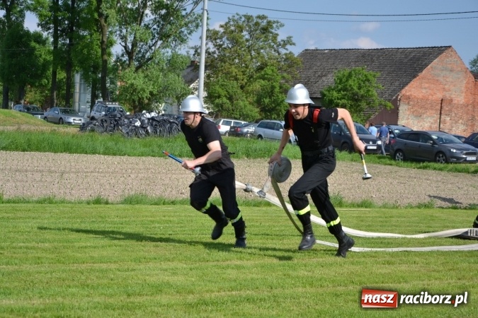 Zdjęcie w galerii na portalu naszraciborz.pl: Strażacy z Roszkowa z nowym rekordem na zawodach w Rudyszwałdzie wiadomości z regionu