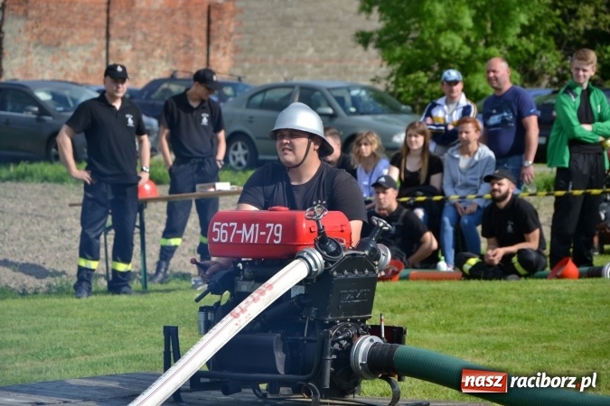 Zdjęcie w galerii na portalu naszraciborz.pl: Strażacy z Roszkowa z nowym rekordem na zawodach w Rudyszwałdzie wiadomości z regionu