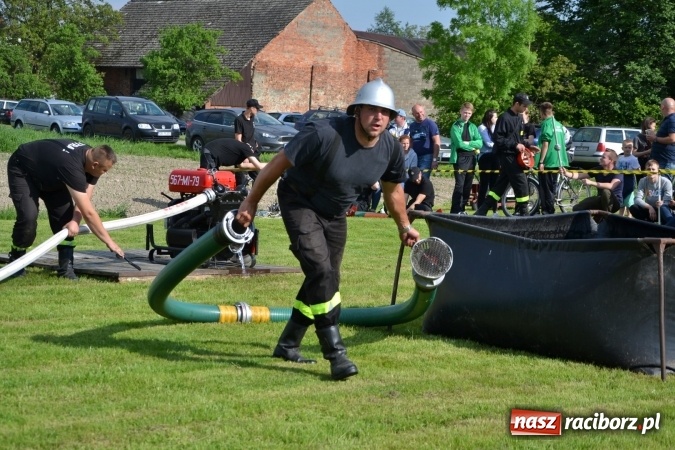 Zdjęcie w galerii na portalu naszraciborz.pl: Strażacy z Roszkowa z nowym rekordem na zawodach w Rudyszwałdzie wiadomości z regionu