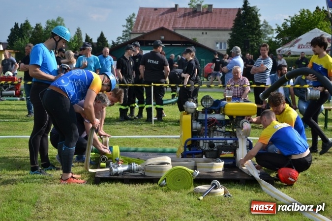 Zdjęcie w galerii na portalu naszraciborz.pl: Strażacy z Roszkowa z nowym rekordem na zawodach w Rudyszwałdzie wiadomości z regionu