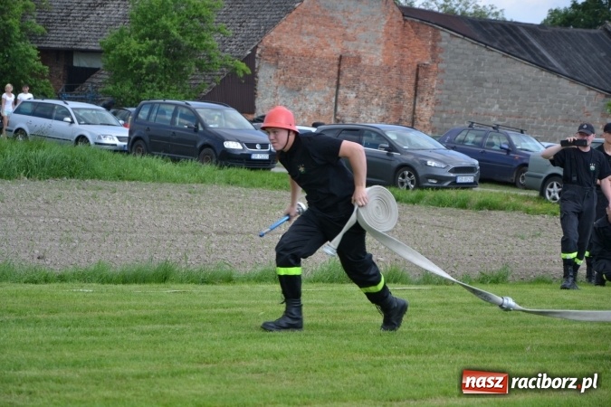 Zdjęcie w galerii na portalu naszraciborz.pl: Strażacy z Roszkowa z nowym rekordem na zawodach w Rudyszwałdzie wiadomości z regionu