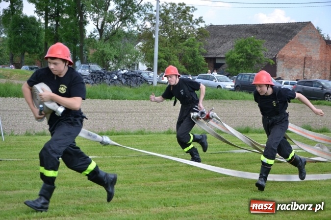 Zdjęcie w galerii na portalu naszraciborz.pl: Strażacy z Roszkowa z nowym rekordem na zawodach w Rudyszwałdzie wiadomości z regionu