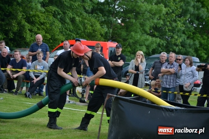 Zdjęcie w galerii na portalu naszraciborz.pl: Strażacy z Roszkowa z nowym rekordem na zawodach w Rudyszwałdzie wiadomości z regionu