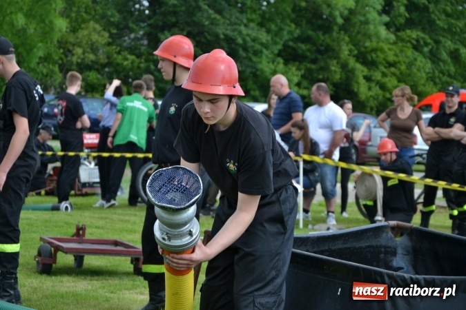 Zdjęcie w galerii na portalu naszraciborz.pl: Strażacy z Roszkowa z nowym rekordem na zawodach w Rudyszwałdzie wiadomości z regionu