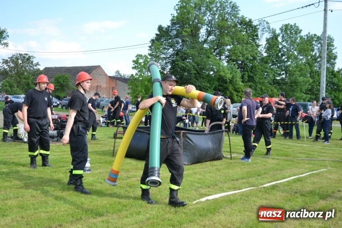 Zdjęcie w galerii na portalu naszraciborz.pl: Strażacy z Roszkowa z nowym rekordem na zawodach w Rudyszwałdzie wiadomości z regionu
