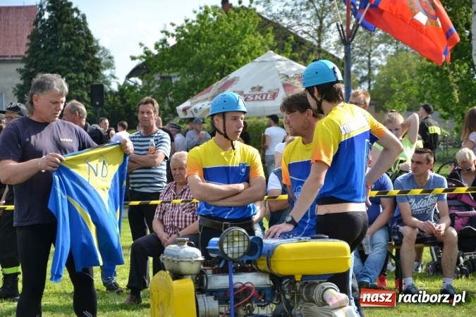 Zdjęcie w galerii na portalu naszraciborz.pl: Strażacy z Roszkowa z nowym rekordem na zawodach w Rudyszwałdzie wiadomości z regionu