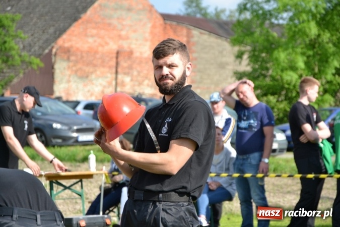 Zdjęcie w galerii na portalu naszraciborz.pl: Strażacy z Roszkowa z nowym rekordem na zawodach w Rudyszwałdzie wiadomości z regionu