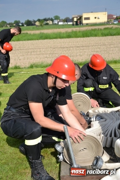 Zdjęcie w galerii na portalu naszraciborz.pl: Strażacy z Roszkowa z nowym rekordem na zawodach w Rudyszwałdzie wiadomości z regionu