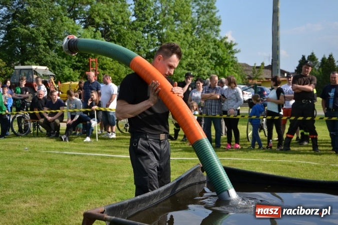 Zdjęcie w galerii na portalu naszraciborz.pl: Strażacy z Roszkowa z nowym rekordem na zawodach w Rudyszwałdzie wiadomości z regionu