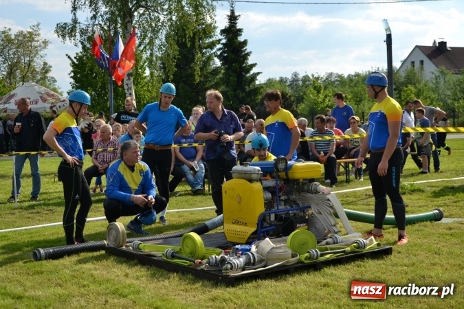 Zdjęcie w galerii na portalu naszraciborz.pl: Strażacy z Roszkowa z nowym rekordem na zawodach w Rudyszwałdzie wiadomości z regionu