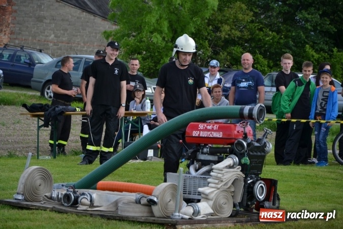 Zdjęcie w galerii na portalu naszraciborz.pl: Strażacy z Roszkowa z nowym rekordem na zawodach w Rudyszwałdzie wiadomości z regionu