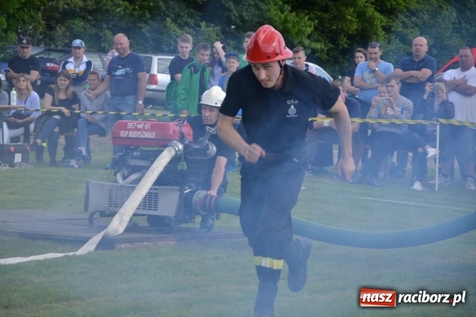 Zdjęcie w galerii na portalu naszraciborz.pl: Strażacy z Roszkowa z nowym rekordem na zawodach w Rudyszwałdzie wiadomości z regionu
