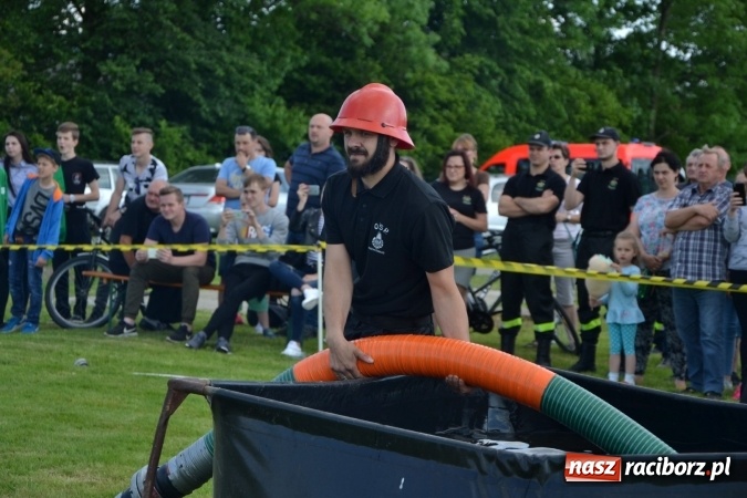 Zdjęcie w galerii na portalu naszraciborz.pl: Strażacy z Roszkowa z nowym rekordem na zawodach w Rudyszwałdzie wiadomości z regionu
