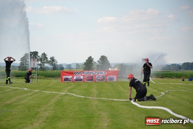 Zdjęcie w galerii na portalu naszraciborz.pl: Strażacy z Roszkowa z nowym rekordem na zawodach w Rudyszwałdzie wiadomości z regionu