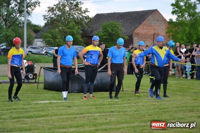 Zdjęcie w galerii na portalu naszraciborz.pl: Strażacy z Roszkowa z nowym rekordem na zawodach w Rudyszwałdzie wiadomości z regionu