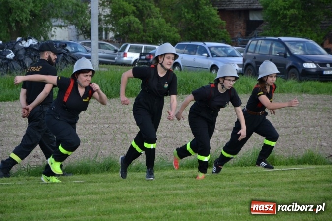 Zdjęcie w galerii na portalu naszraciborz.pl: Strażacy z Roszkowa z nowym rekordem na zawodach w Rudyszwałdzie wiadomości z regionu