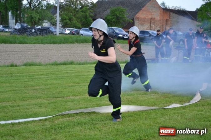 Zdjęcie w galerii na portalu naszraciborz.pl: Strażacy z Roszkowa z nowym rekordem na zawodach w Rudyszwałdzie wiadomości z regionu