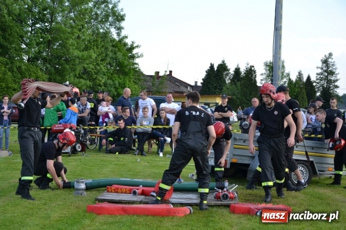 Zdjęcie w galerii na portalu naszraciborz.pl: Strażacy z Roszkowa z nowym rekordem na zawodach w Rudyszwałdzie wiadomości z regionu