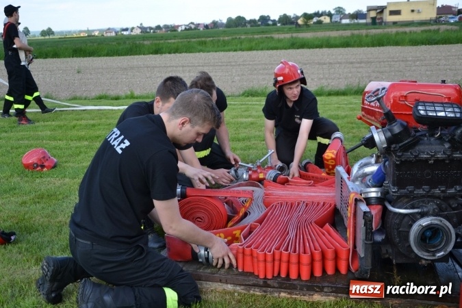 Zdjęcie w galerii na portalu naszraciborz.pl: Strażacy z Roszkowa z nowym rekordem na zawodach w Rudyszwałdzie wiadomości z regionu