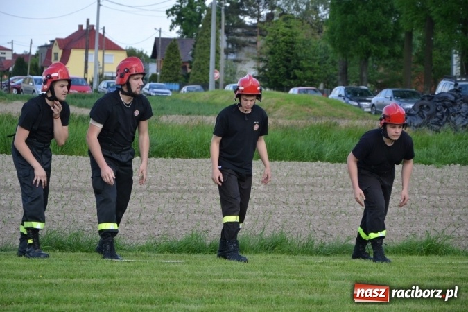 Zdjęcie w galerii na portalu naszraciborz.pl: Strażacy z Roszkowa z nowym rekordem na zawodach w Rudyszwałdzie wiadomości z regionu