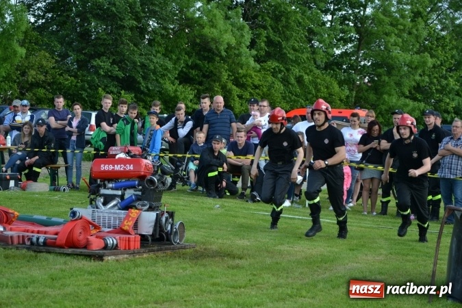 Zdjęcie w galerii na portalu naszraciborz.pl: Strażacy z Roszkowa z nowym rekordem na zawodach w Rudyszwałdzie wiadomości z regionu
