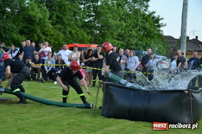 Zdjęcie w galerii na portalu naszraciborz.pl: Strażacy z Roszkowa z nowym rekordem na zawodach w Rudyszwałdzie wiadomości z regionu