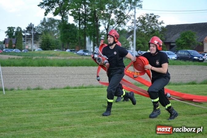 Zdjęcie w galerii na portalu naszraciborz.pl: Strażacy z Roszkowa z nowym rekordem na zawodach w Rudyszwałdzie wiadomości z regionu