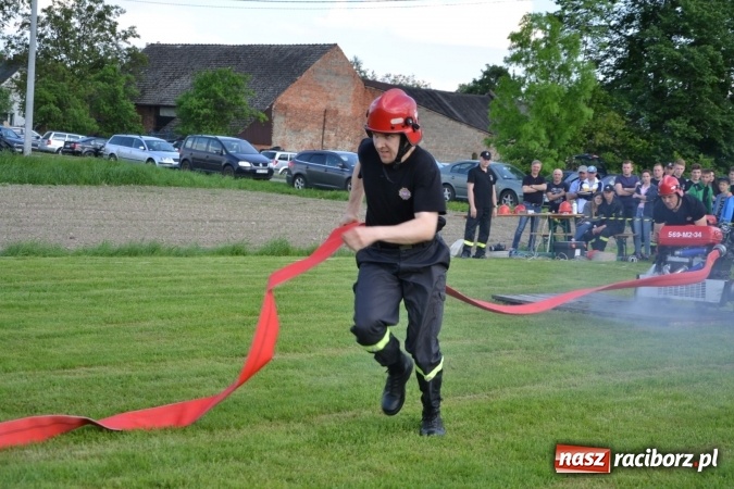 Zdjęcie w galerii na portalu naszraciborz.pl: Strażacy z Roszkowa z nowym rekordem na zawodach w Rudyszwałdzie wiadomości z regionu