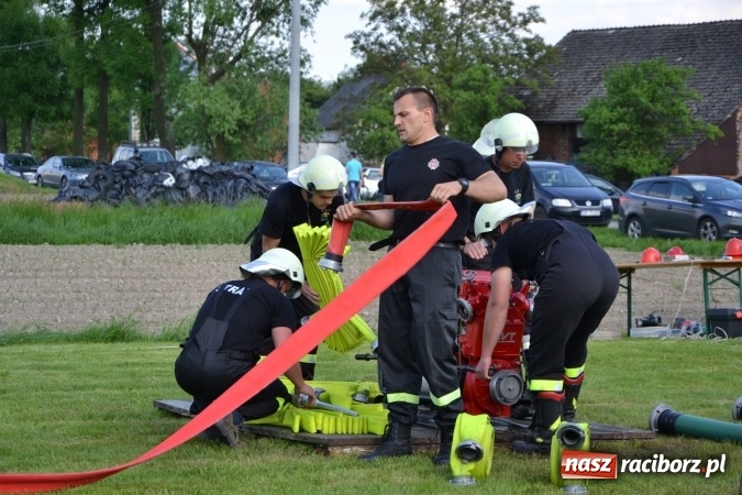 Zdjęcie w galerii na portalu naszraciborz.pl: Strażacy z Roszkowa z nowym rekordem na zawodach w Rudyszwałdzie wiadomości z regionu