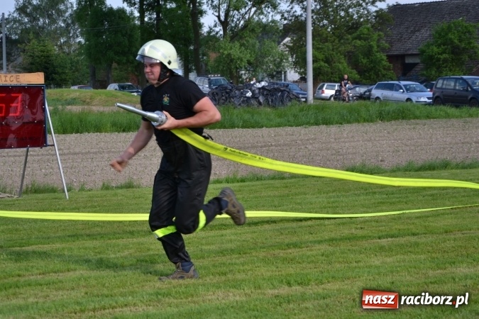 Zdjęcie w galerii na portalu naszraciborz.pl: Strażacy z Roszkowa z nowym rekordem na zawodach w Rudyszwałdzie wiadomości z regionu