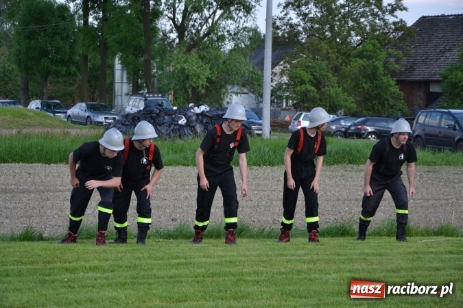 Zdjęcie w galerii na portalu naszraciborz.pl: Strażacy z Roszkowa z nowym rekordem na zawodach w Rudyszwałdzie wiadomości z regionu