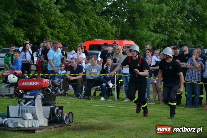 Zdjęcie w galerii na portalu naszraciborz.pl: Strażacy z Roszkowa z nowym rekordem na zawodach w Rudyszwałdzie wiadomości z regionu