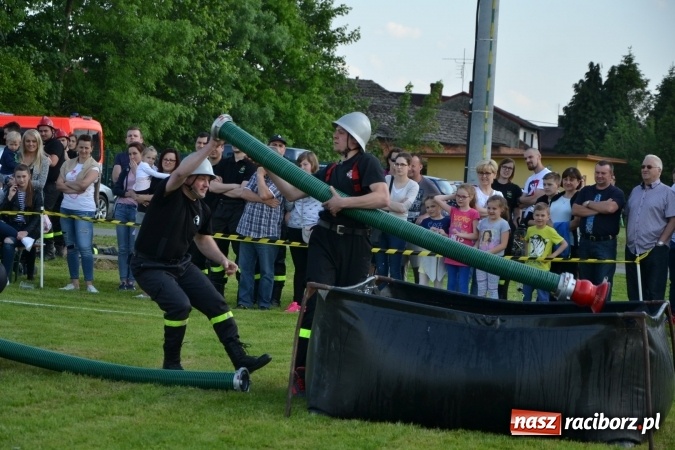 Zdjęcie w galerii na portalu naszraciborz.pl: Strażacy z Roszkowa z nowym rekordem na zawodach w Rudyszwałdzie wiadomości z regionu