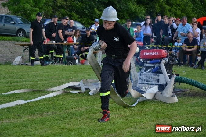 Zdjęcie w galerii na portalu naszraciborz.pl: Strażacy z Roszkowa z nowym rekordem na zawodach w Rudyszwałdzie wiadomości z regionu