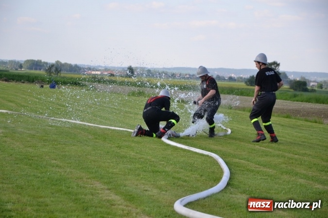 Zdjęcie w galerii na portalu naszraciborz.pl: Strażacy z Roszkowa z nowym rekordem na zawodach w Rudyszwałdzie wiadomości z regionu