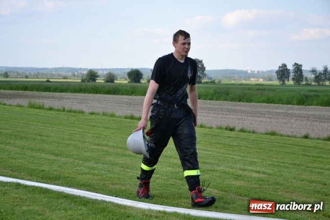 Zdjęcie w galerii na portalu naszraciborz.pl: Strażacy z Roszkowa z nowym rekordem na zawodach w Rudyszwałdzie wiadomości z regionu